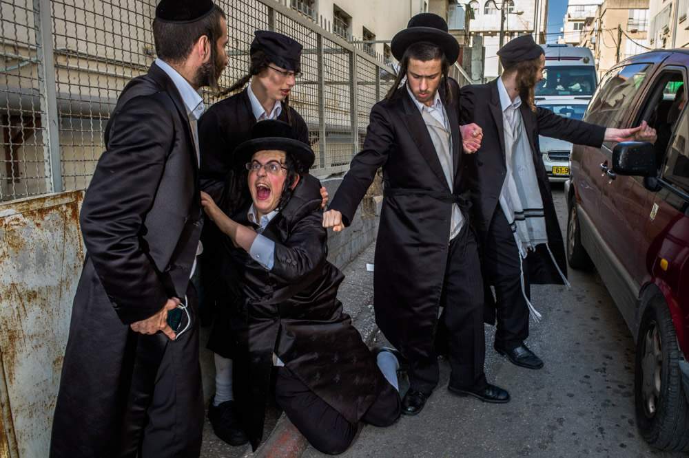 An Interview With Israeli Street Photographer Ronen Berka