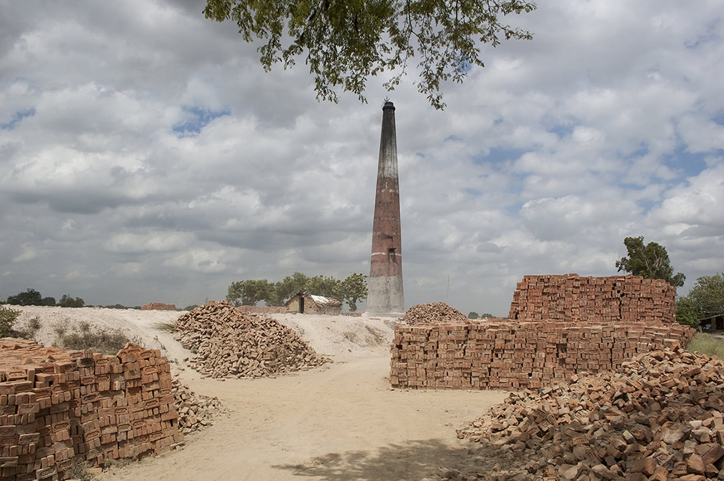Varanasi’s Brick Kiln Workers: Photo Series By Rajesh Kumar Singh