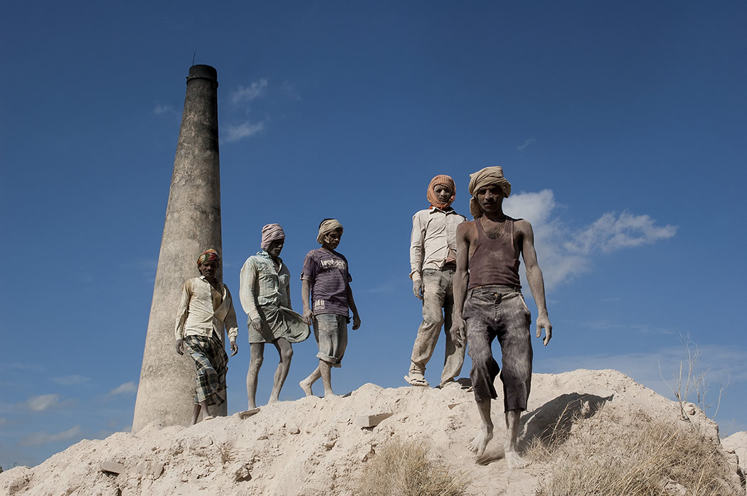 Varanasi’s Brick Kiln Workers: Photo Series By Rajesh Kumar Singh