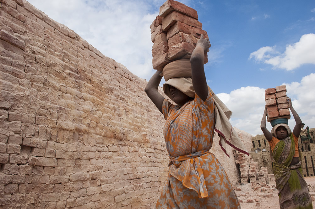 Varanasi’s Brick Kiln Workers: Photo Series By Rajesh Kumar Singh