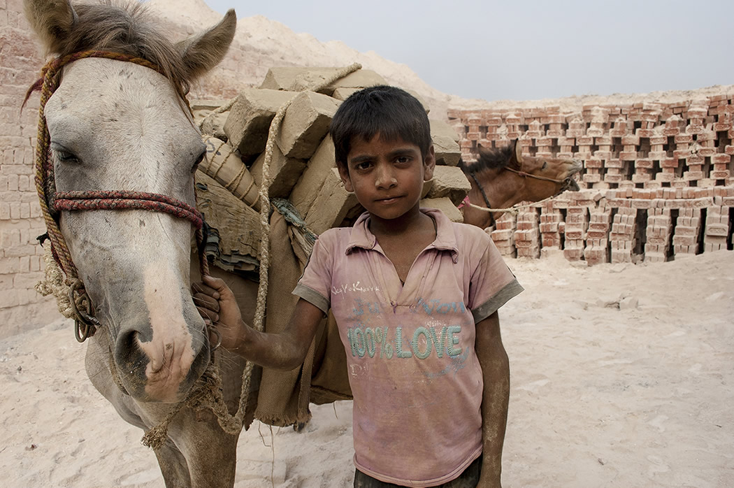 Varanasi’s Brick Kiln Workers: Photo Series By Rajesh Kumar Singh