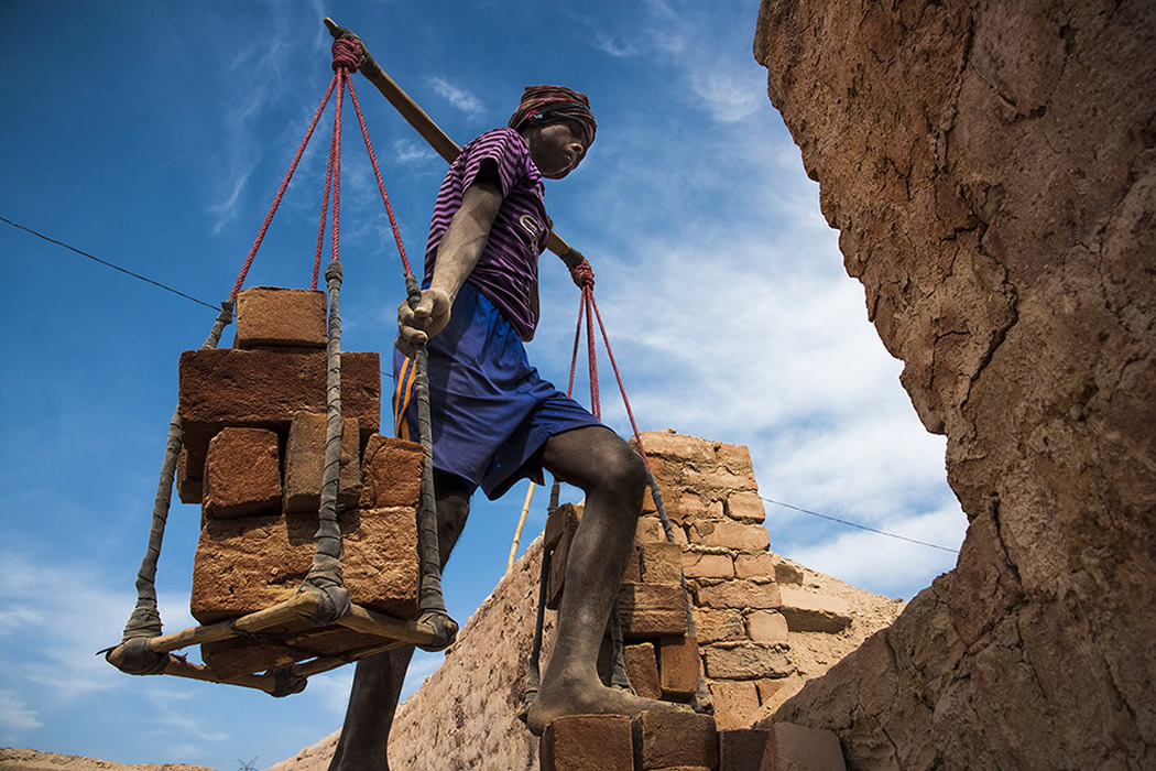 Varanasi’s Brick Kiln Workers: Photo Series By Rajesh Kumar Singh