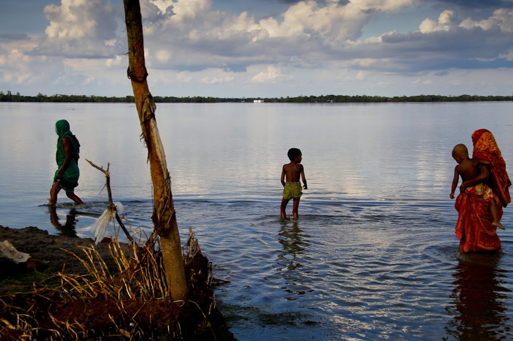 Everyday Catastrophe: Photo Series By Bangladeshi Photographer S.M. Kakon