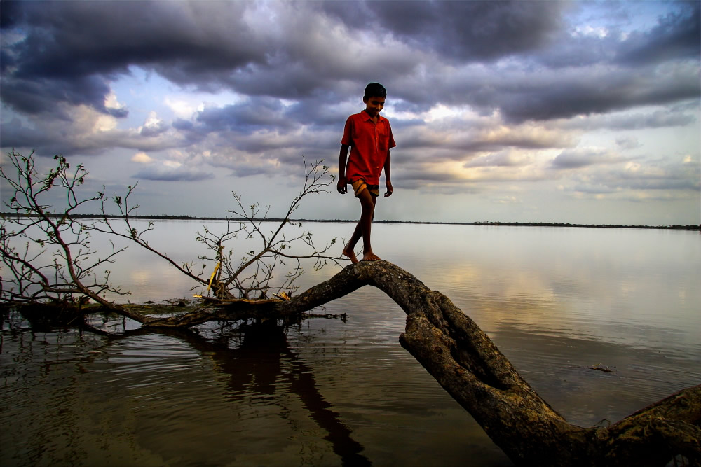 Everyday Catastrophe: Photo Series By Bangladeshi Photographer S.M. Kakon