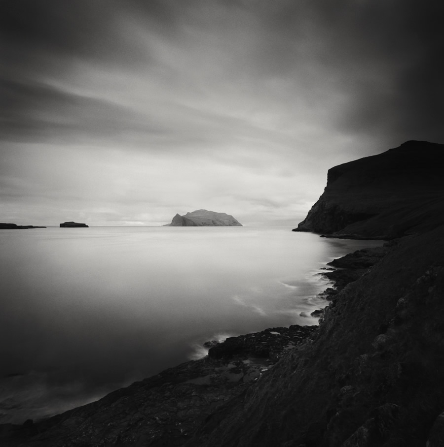 Beautiful Poetic Moments In Monochrome By Swedish Photographer Hakan Strand