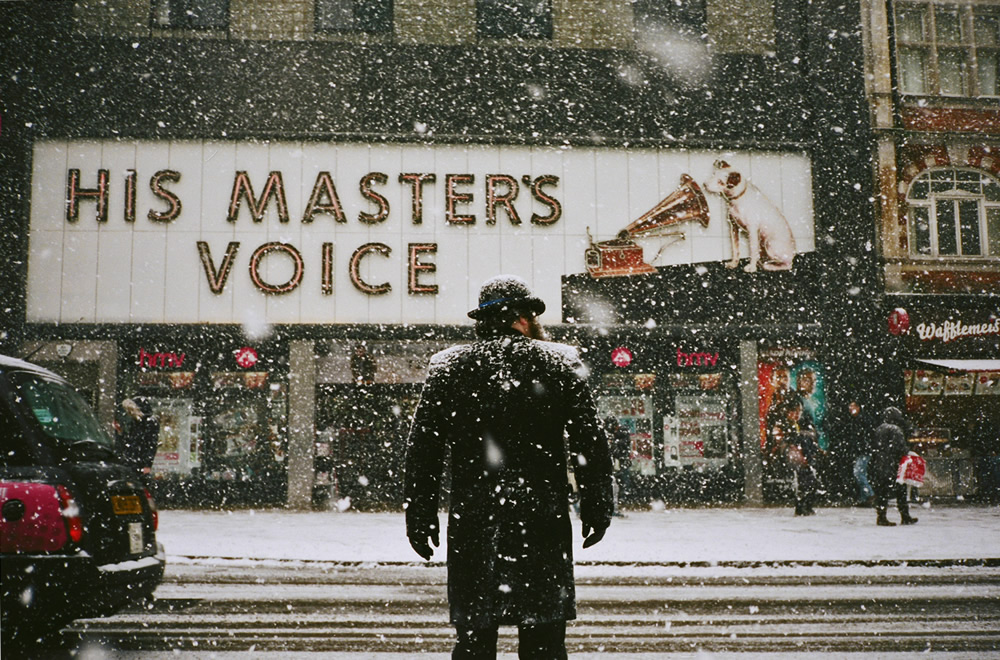 An Unusual Interview With British Street Photographer Stephen Leslie