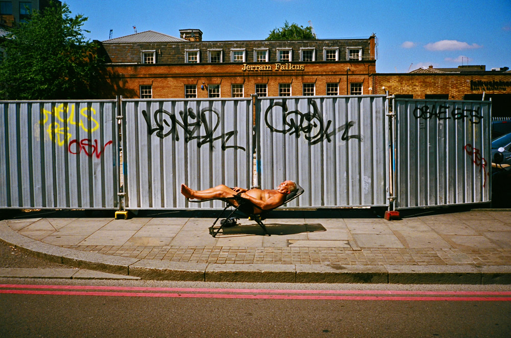 An Unusual Interview With British Street Photographer Stephen Leslie