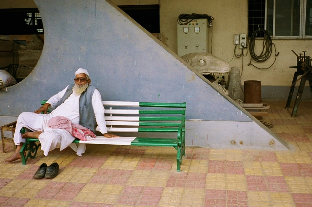 An Unusual Interview With British Street Photographer Stephen Leslie