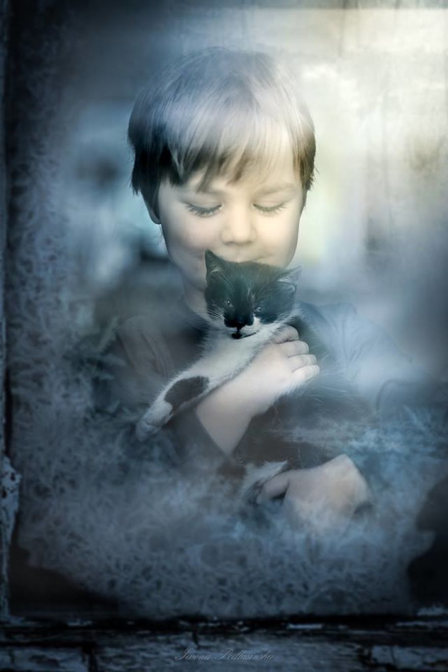 Photographer Iwona Podlasińska Captured The Most Magical Moments of His Son With Cats