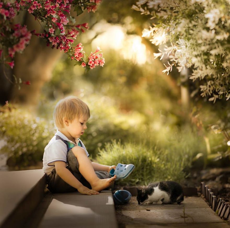 Photographer Iwona Podlasińska Captured The Most Magical Moments of His Son With Cats