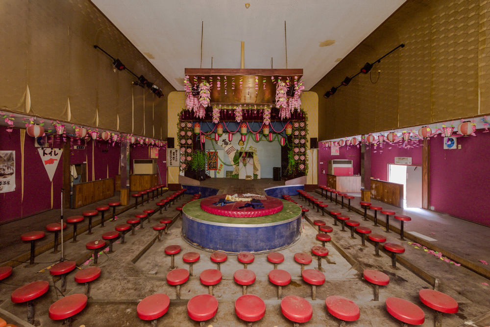 Sonatine - Abandoned Places In Japan: Photo Series By Romain Veillon