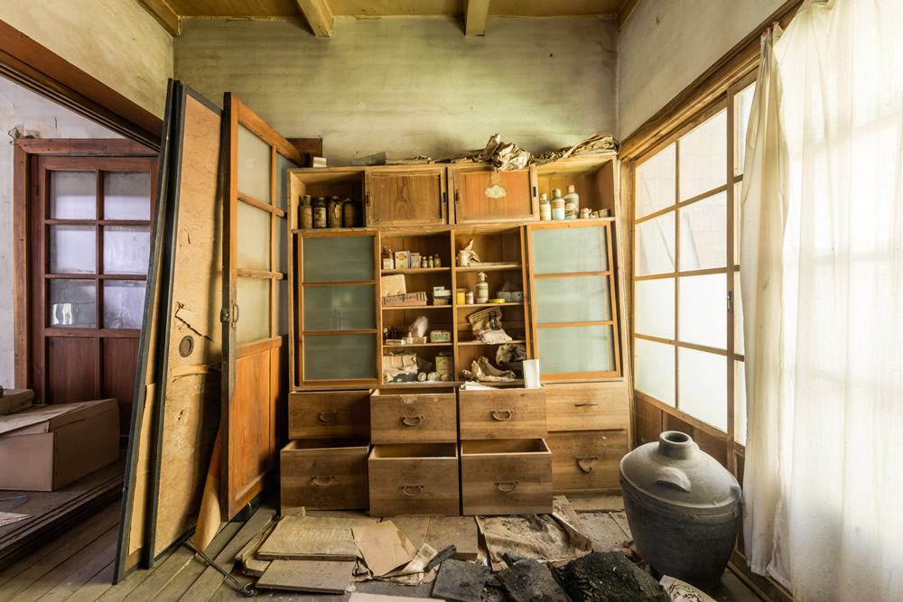 Sonatine - Abandoned Places In Japan: Photo Series By Romain Veillon