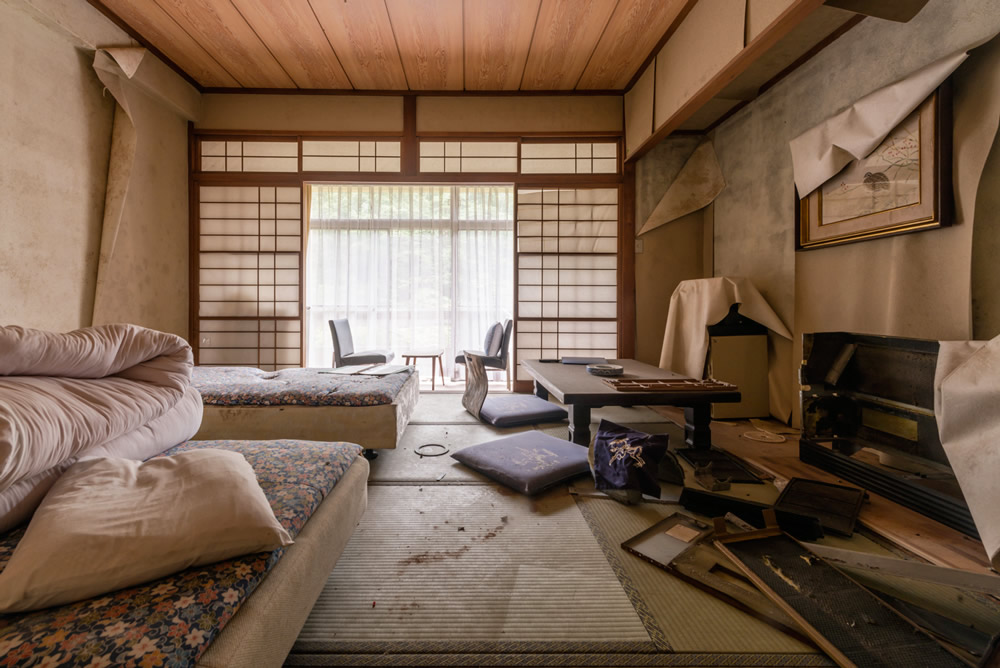 Sonatine - Abandoned Places In Japan: Photo Series By Romain Veillon