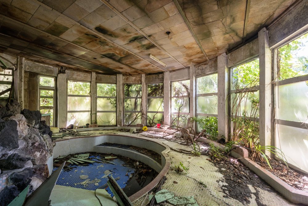 Sonatine - Abandoned Places In Japan: Photo Series By Romain Veillon