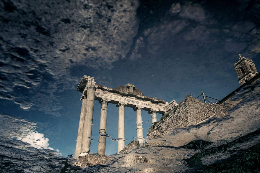 Photographer Sebastian Luczywo Captured The Ancient Beauty Of Rome In The Rain