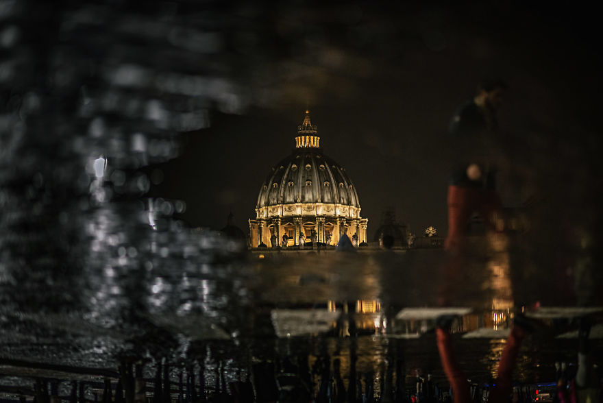 Photographer Sebastian Luczywo Captured The Ancient Beauty Of Rome In The Rain