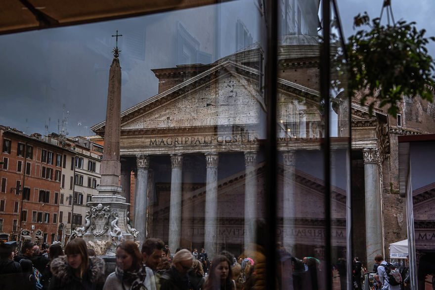 Photographer Sebastian Luczywo Captured The Ancient Beauty Of Rome In The Rain