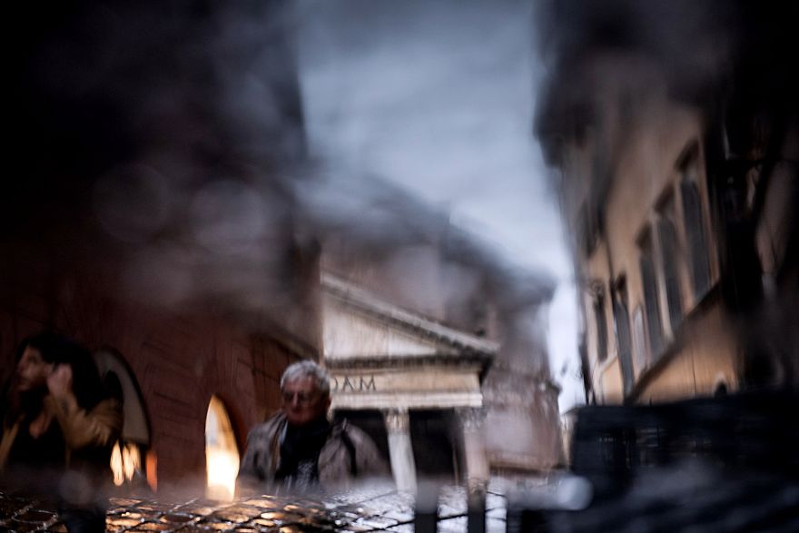 Photographer Sebastian Luczywo Captured The Ancient Beauty Of Rome In The Rain