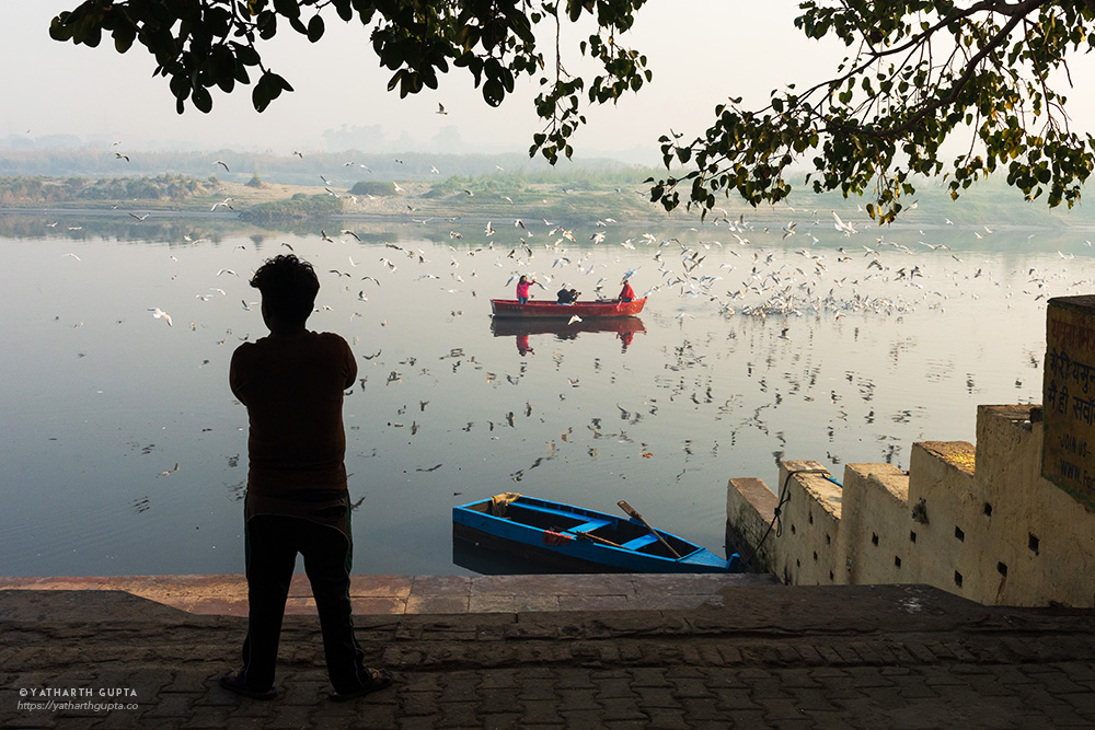 Migratory Bustle At Yamuna Ghat: Photo Series By Yatharth Gupta