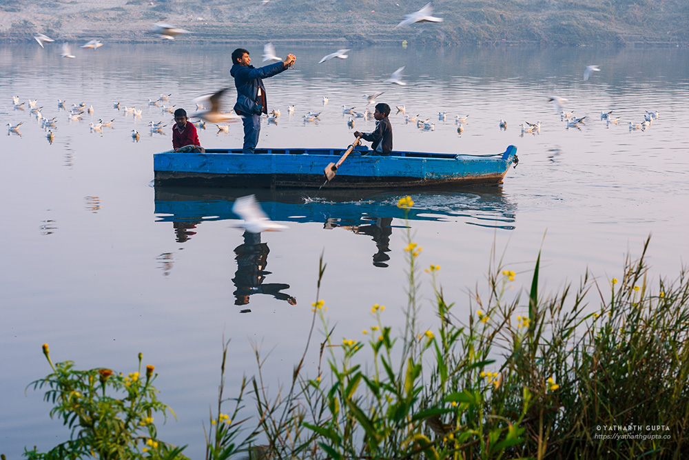 Migratory Bustle At Yamuna Ghat: Photo Series By Yatharth Gupta