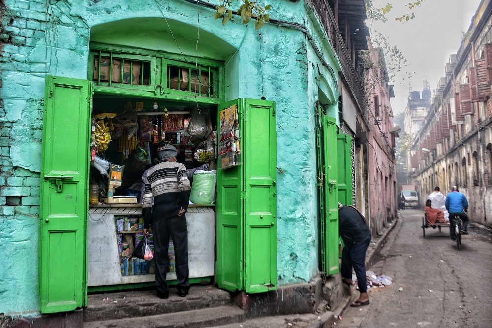 Colors On The Streets Of Kolkata: Photo Series By Alipriya Ghosh