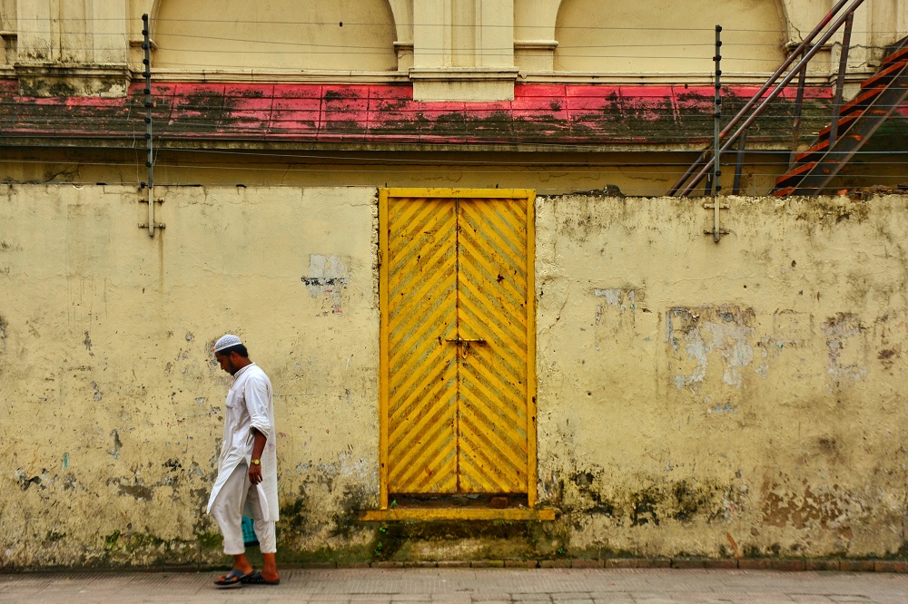 Colors On The Streets Of Kolkata: Photo Series By Alipriya Ghosh