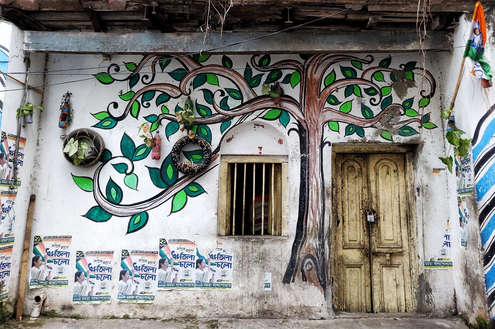 Colors On The Streets Of Kolkata: Photo Series By Alipriya Ghosh