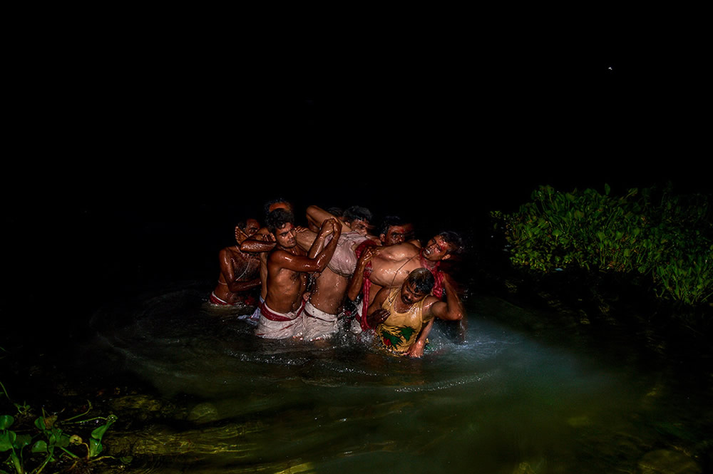 At The Peak Of Devotion: Photo Series By Soumyabrata Roy