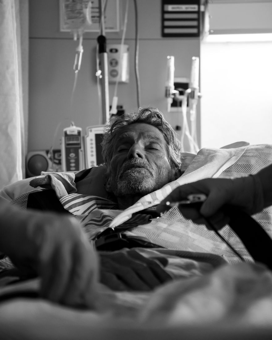 The Last 17 Days Of My Dad’s Life: Heart Touching Photo Series By Josh Neufeld