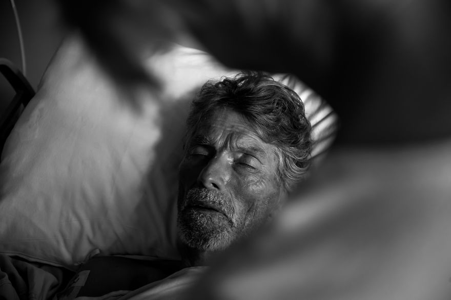 The Last 17 Days Of My Dad’s Life: Heart Touching Photo Series By Josh Neufeld