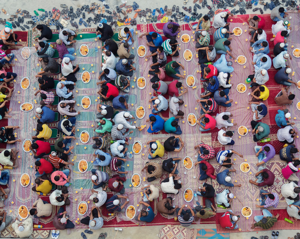 Iftar - Ramadan: Photo Series By Mustafa Abdul Hadi