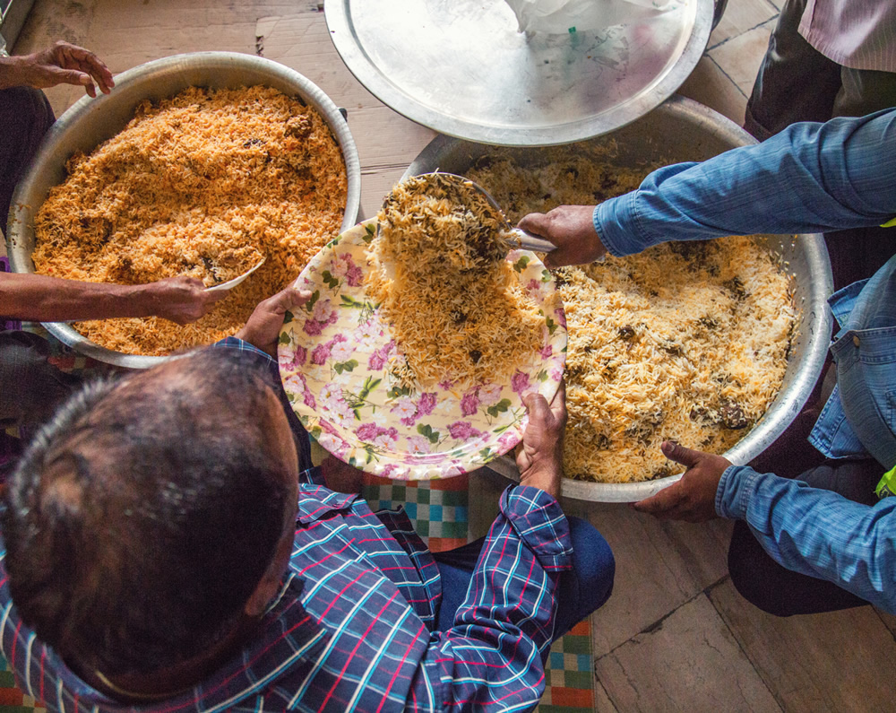 Iftar - Ramadan: Photo Series By Mustafa Abdul Hadi