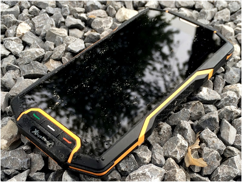 Why You Should Still Get a Waterproof Case for Your iPhone XR