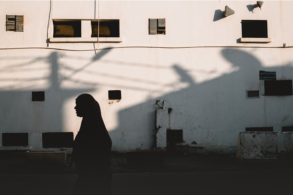 Witnessing Light Behavior: Photo Series By Helmi Dalhoumi