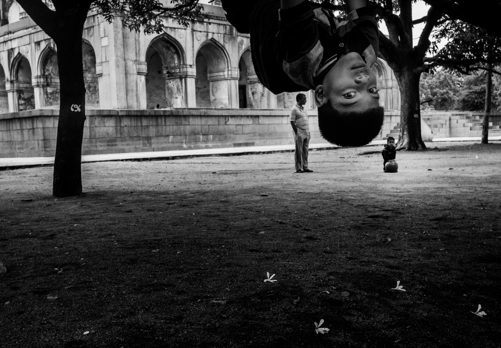 Inspiring Interview With Indian Street Photographer Zahir Abbas
