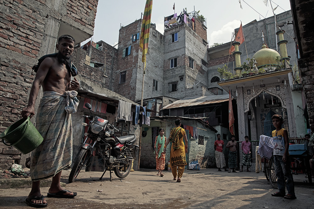 Biharis of Dhaka: Stateless People by Vilen Gabrielyan