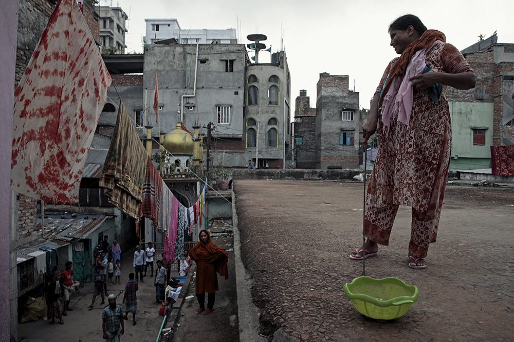 Biharis of Dhaka: Stateless People by Vilen Gabrielyan