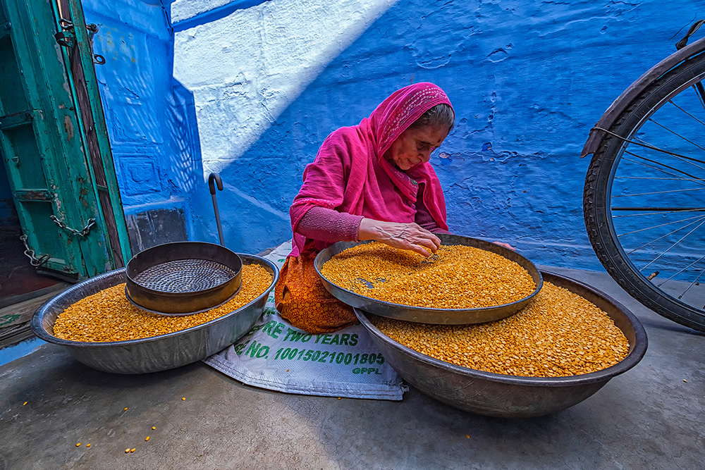 An old lady with pulses inside the blue city of Jodhpur, Rajasthan