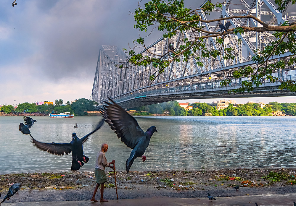 Near Mullickghat beside the iconic Howrah Bridge, Kolkata