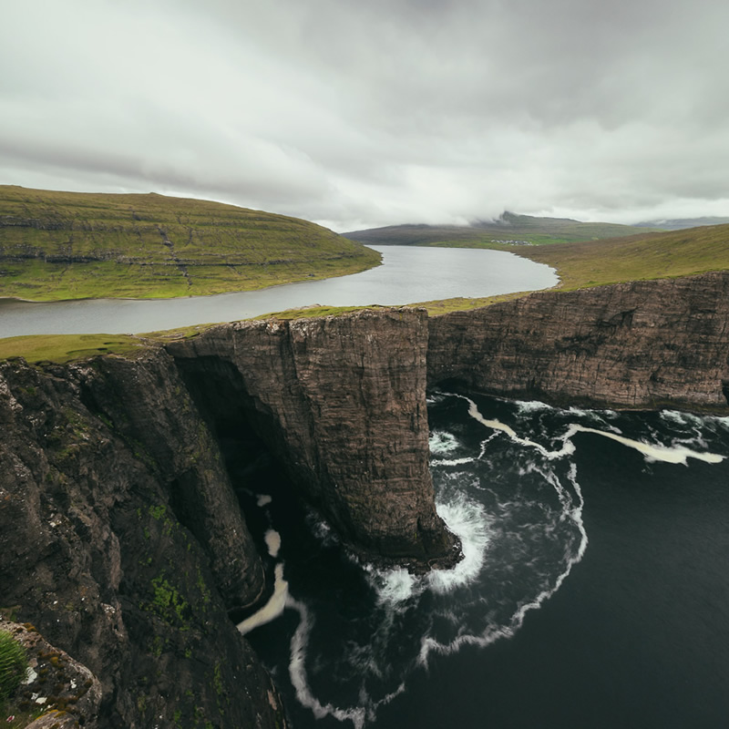 Faroe Islands: Beautiful Landscape Photography by Sebastian Holmer