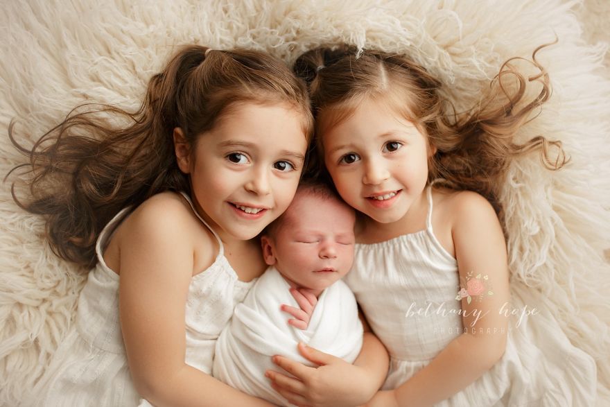 Beautiful Newborn Babies And Their Siblings Captured by Bethany Hope