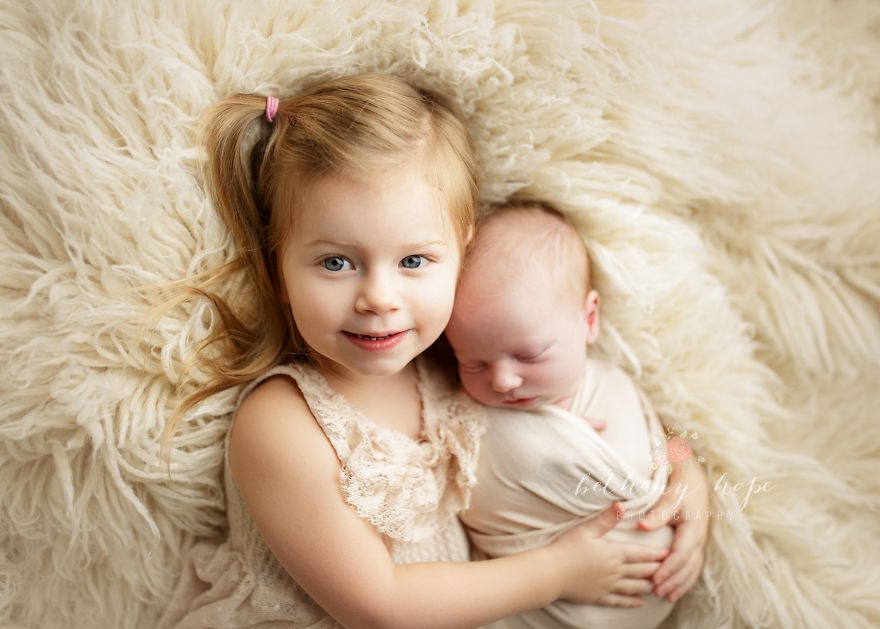 Beautiful Newborn Babies And Their Siblings Captured by Bethany Hope