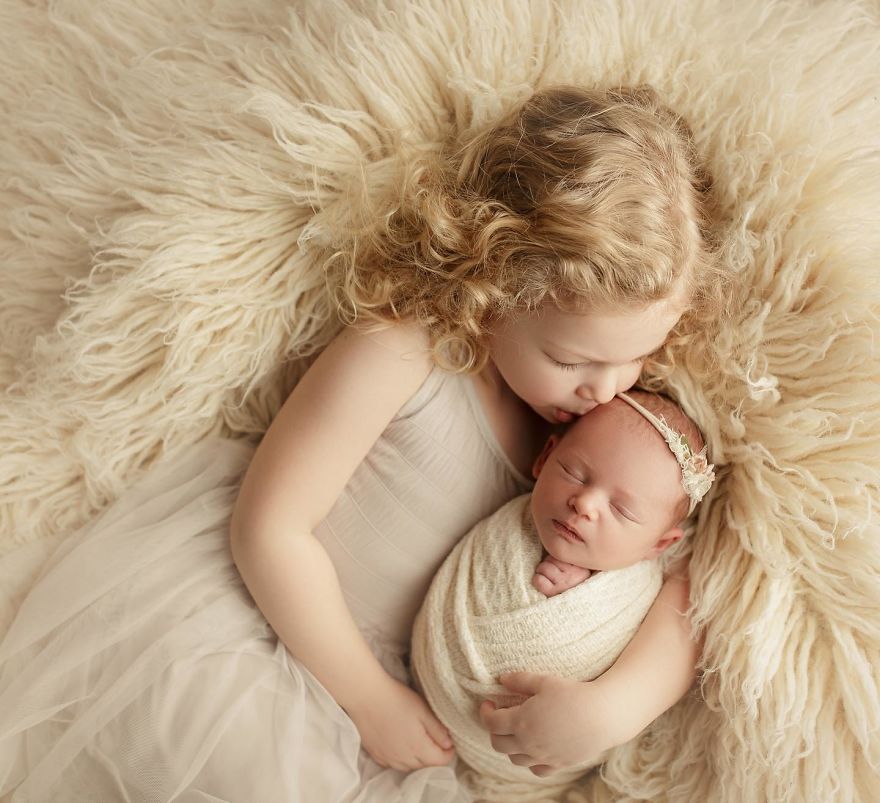 Beautiful Newborn Babies And Their Siblings Captured by Bethany Hope