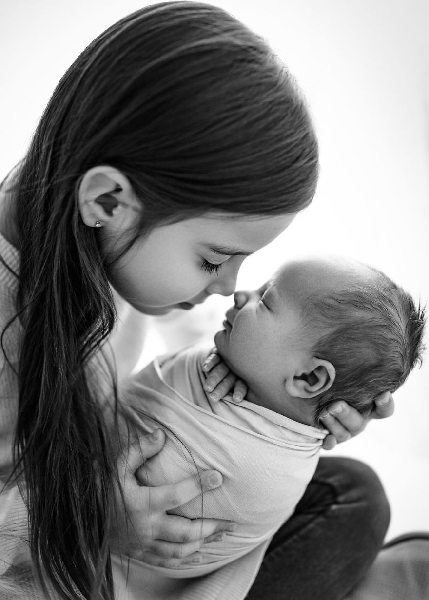 Beautiful Newborn Babies And Their Siblings Captured by Bethany Hope