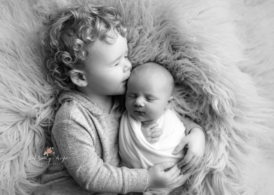 Beautiful Newborn Babies And Their Siblings Captured by Bethany Hope