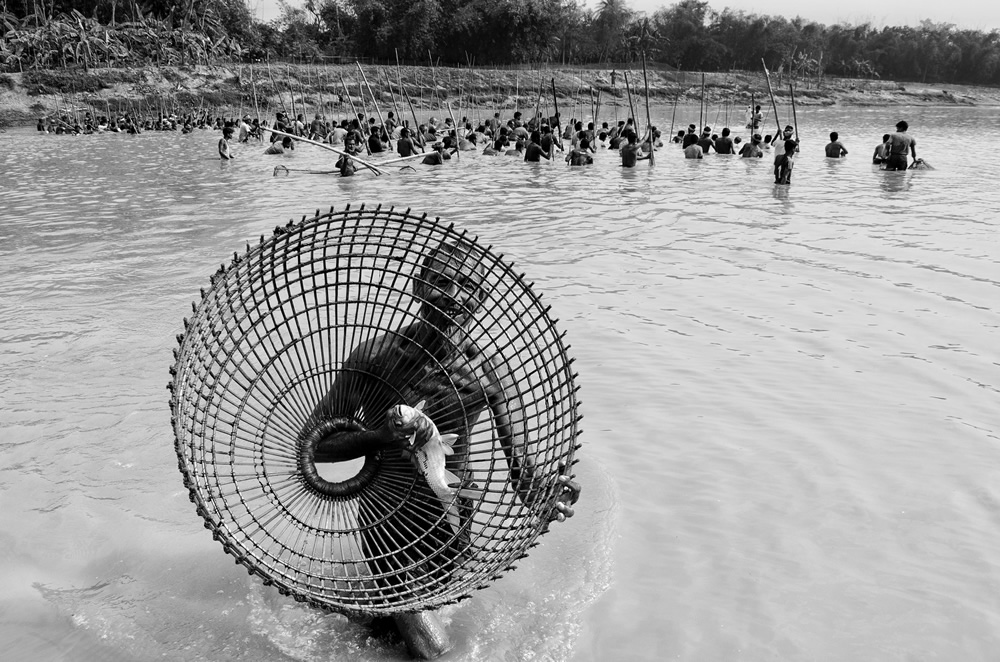 Polo Bawa: Traditional Fishing Festival in Bangladesh by Ayman Nakib