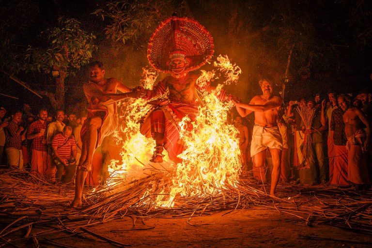 theyyam_festival_kerala_photos_26 - 121clicks.com