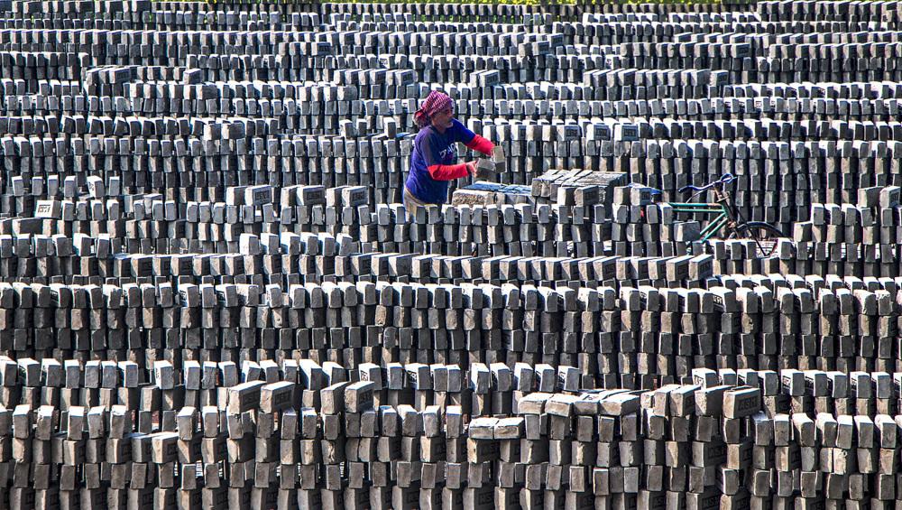 Colorless Lives Around The Brick Factories: Photo Story By Ehsanul Siddiq Aranya