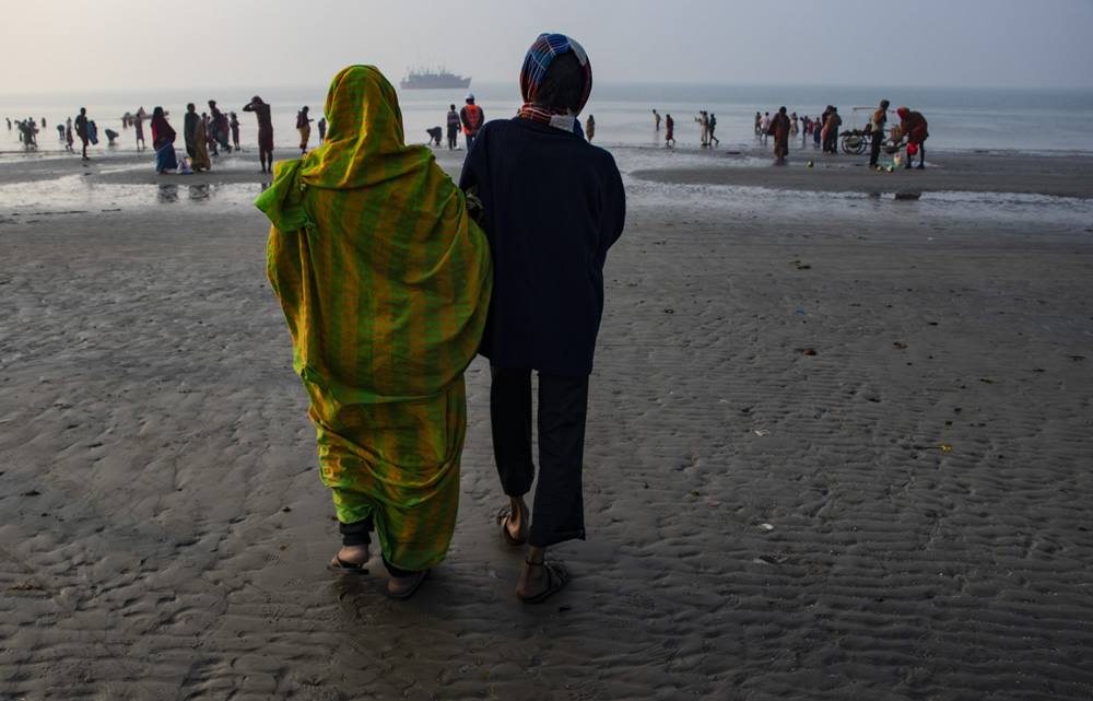 Life And Livings Of Gangasagar Fair By Anaranya Basu