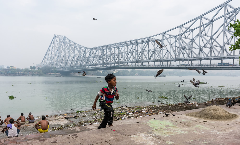 Life Around The Ghats Of Howrah By Pritam Sen